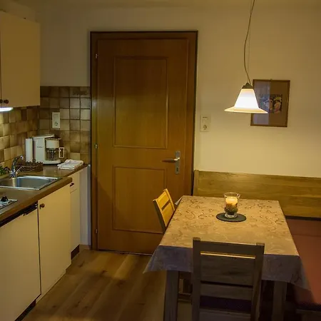 アパート Haus Kristall